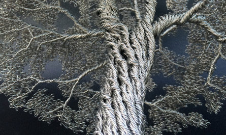 Деревья, сплетённые из металлической проволоки скульптора Клайва Мэдисона