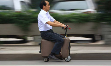 Чемодан-скутер с электродвигателем китайского изобретателя He Liangcai