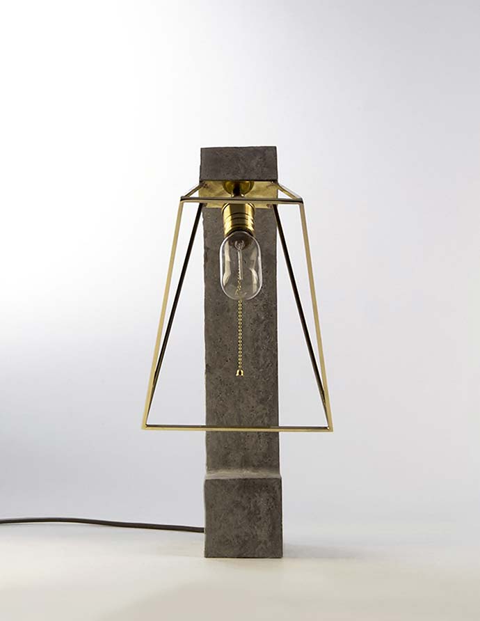 Настольная лампа из бетона и металла дизайнеров Daevas studio