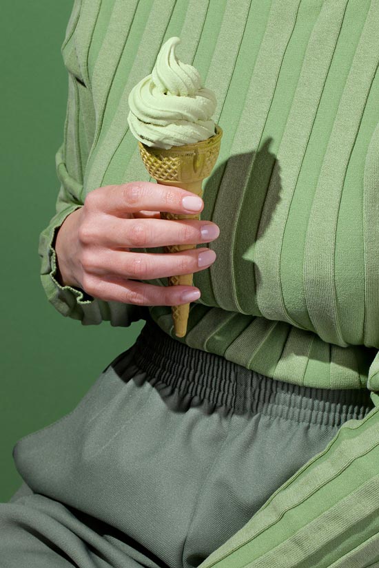 Серия «Wardrobe Snacks» фотографа Kelsey McClellan и стилиста Michelle Maguire
