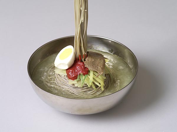 «Myun» : национальные корейские блюда художника Seung Yul Oh