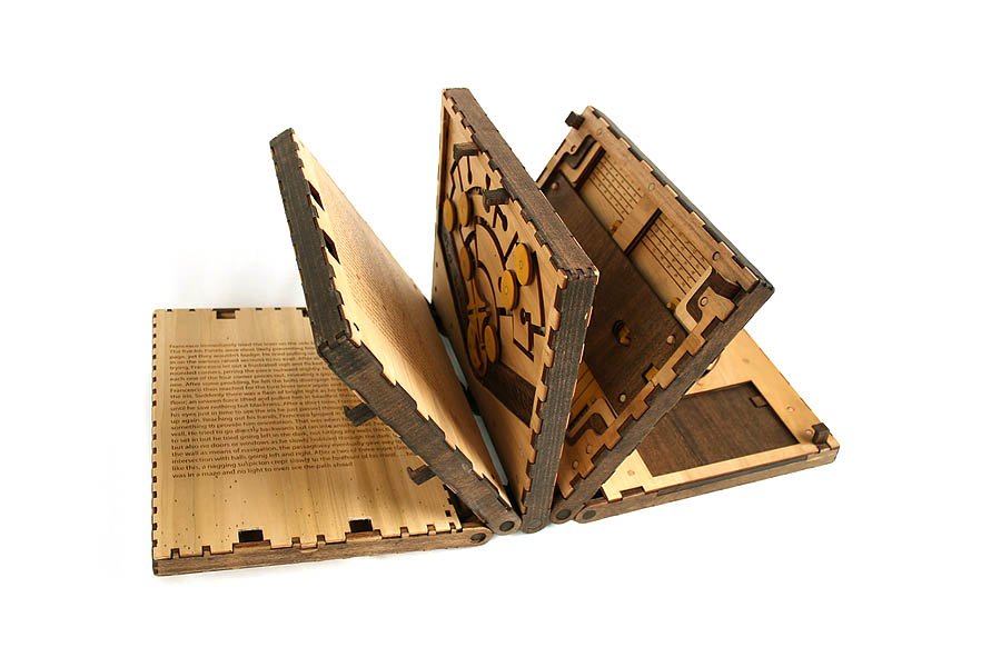 Деревянная книга-загадка «Codex Silenda» дизайнера Brady Whitney