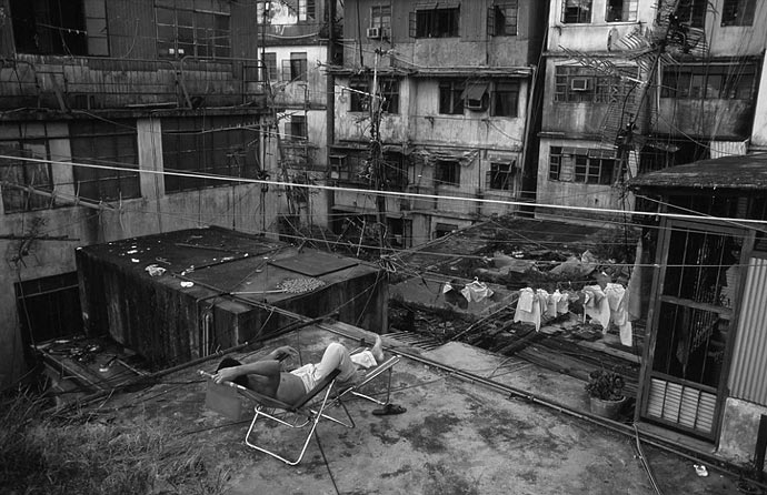 Жизнь в разрезе : Зарисовки города-крепости Коулун в Гонконге