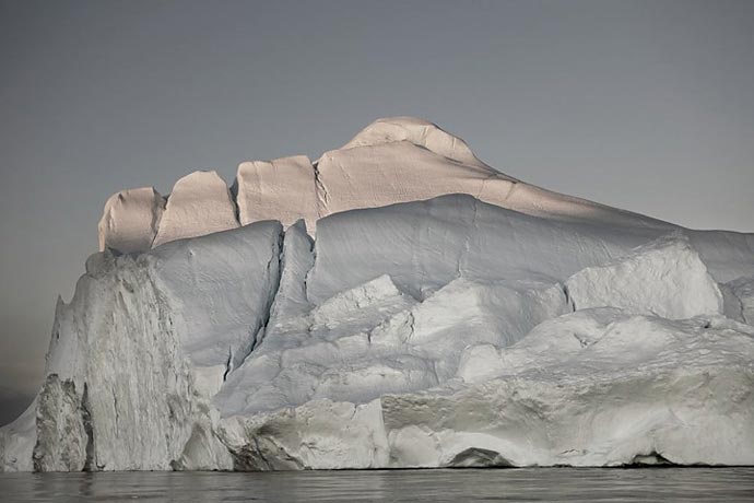 Таяние: трансформация айсбергов на фотографиях Simon Harsent