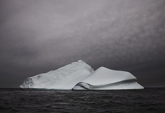 Таяние: трансформация айсбергов на фотографиях Simon Harsent