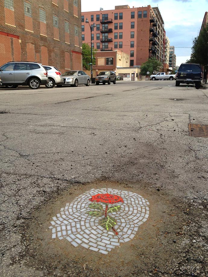 Мозаики уличного художника Джима Бэчора (Jim Bachor) на дорогах Чикаго