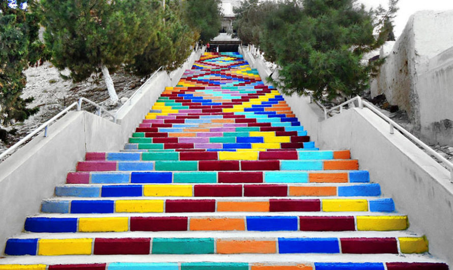 Сирийские студенты раскрасили самую длинную лестницу города