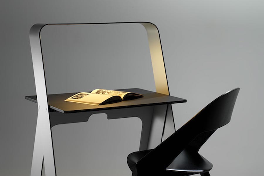 Столик для чтения «Light Light Desk» студии Torafu Architects