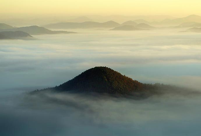 За туманом : Фотографии Kilian Schonberger